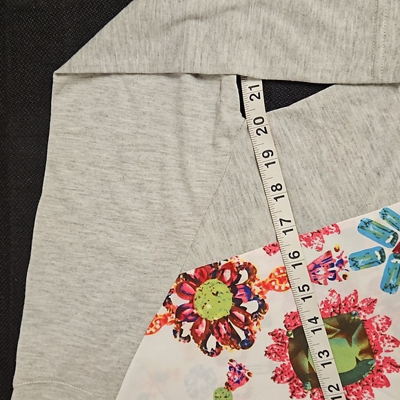 OVI Raglan sleeve hi lo top gray and jewel pattern sz.S EUC - Picture 4 of 7